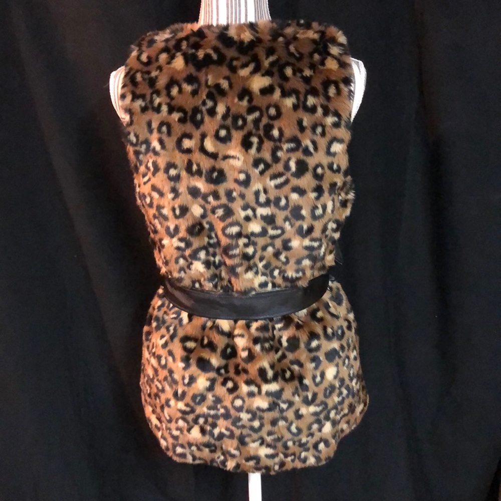 Forever 21 Faux Fur Vest w/ Belt Sz: Small - Picture 3 of 8